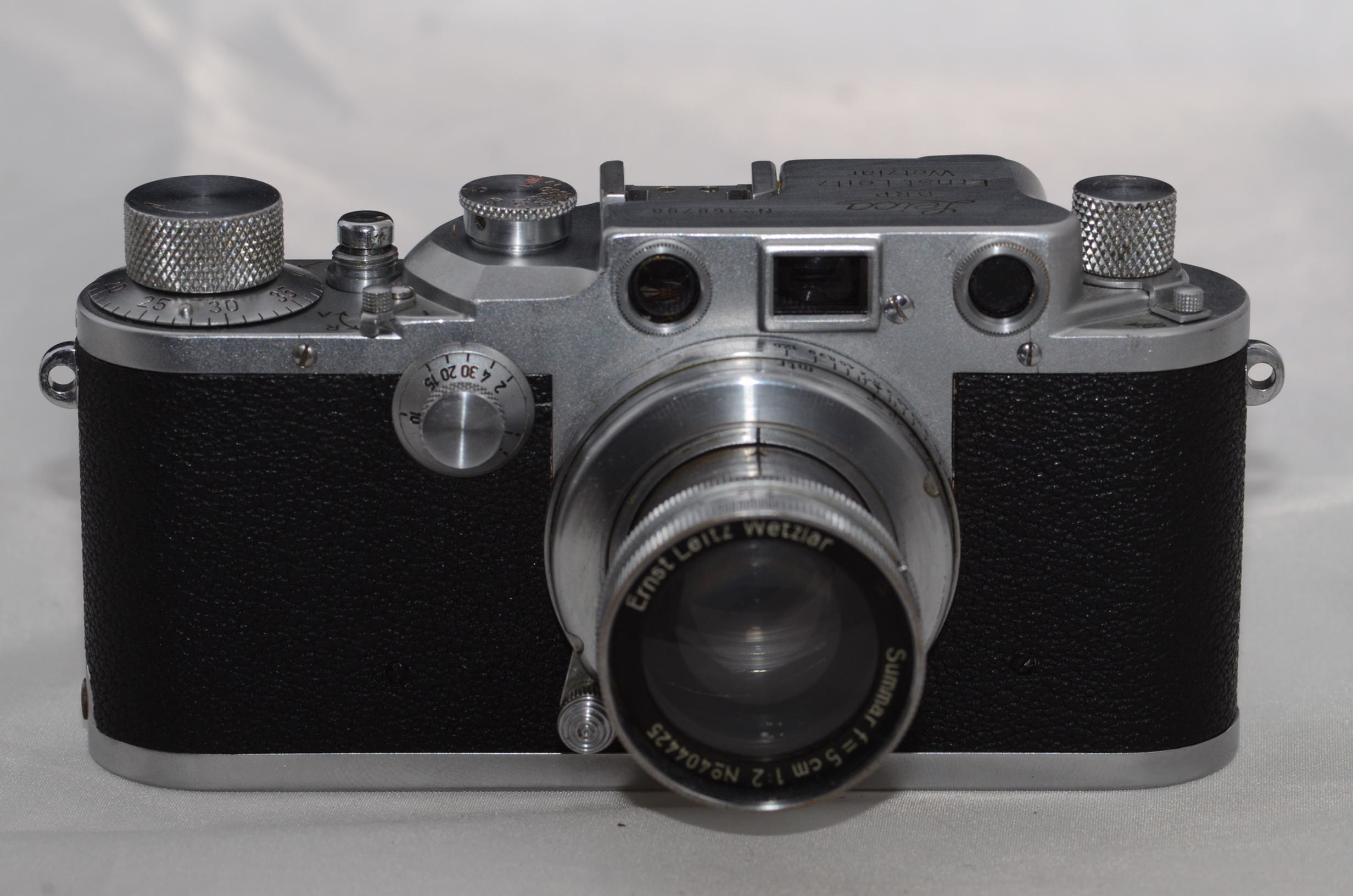 Leica IIIC  Red Curtain   nr  368788+ Summar