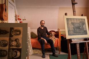 Kunstner Harald Lien fotografert i sitt atelier fotografert av Fotograf Raymond Engmark, Oslo