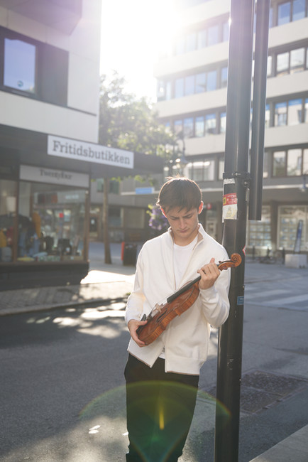 Leonhard Baumgartner i cityscape før redigering