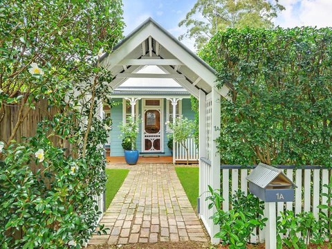 Paint to timber cladding with transform your home. We paint your timber cladding, doors, frames, windows, columns, fences, letterbox, gables & more. Call us to paint for you today.