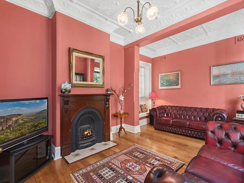 Be brave! Paint bold colours in your home today.
Striking ceiling paint, warm coloured wall paint, clean & crisp skirting paint & voila!
Your home is transformed.