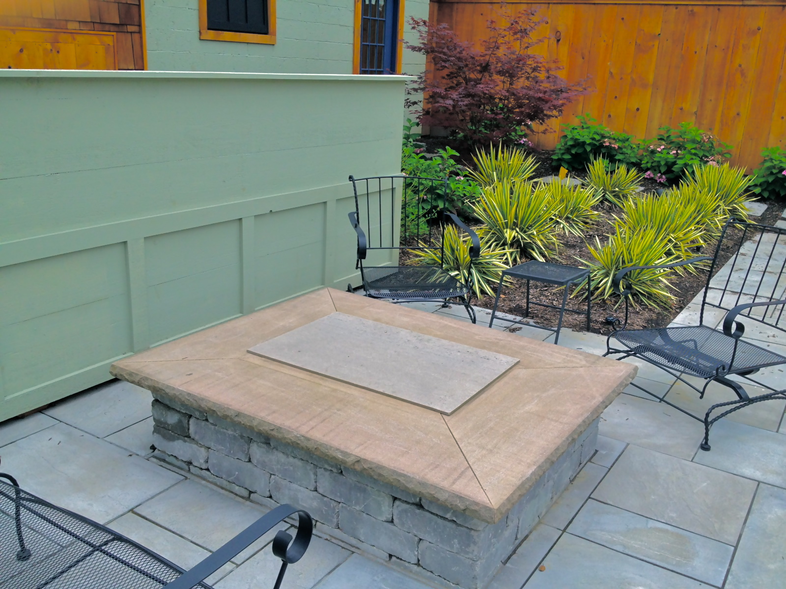 Fire pit • table