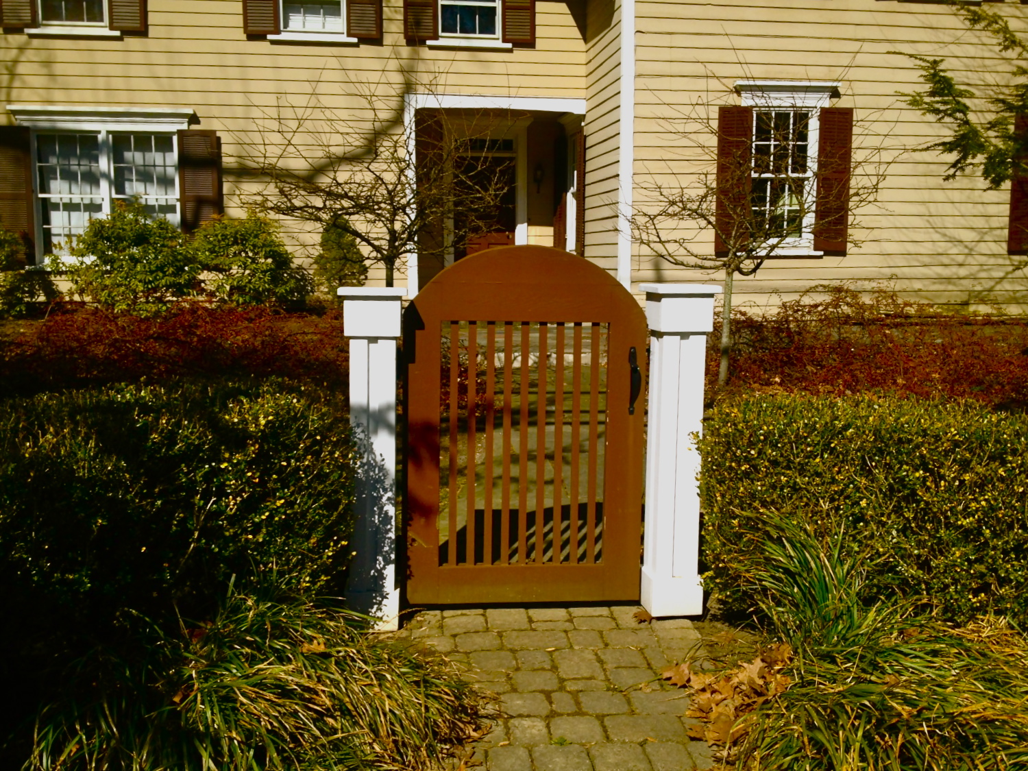 Gate • posts • fence & setting
