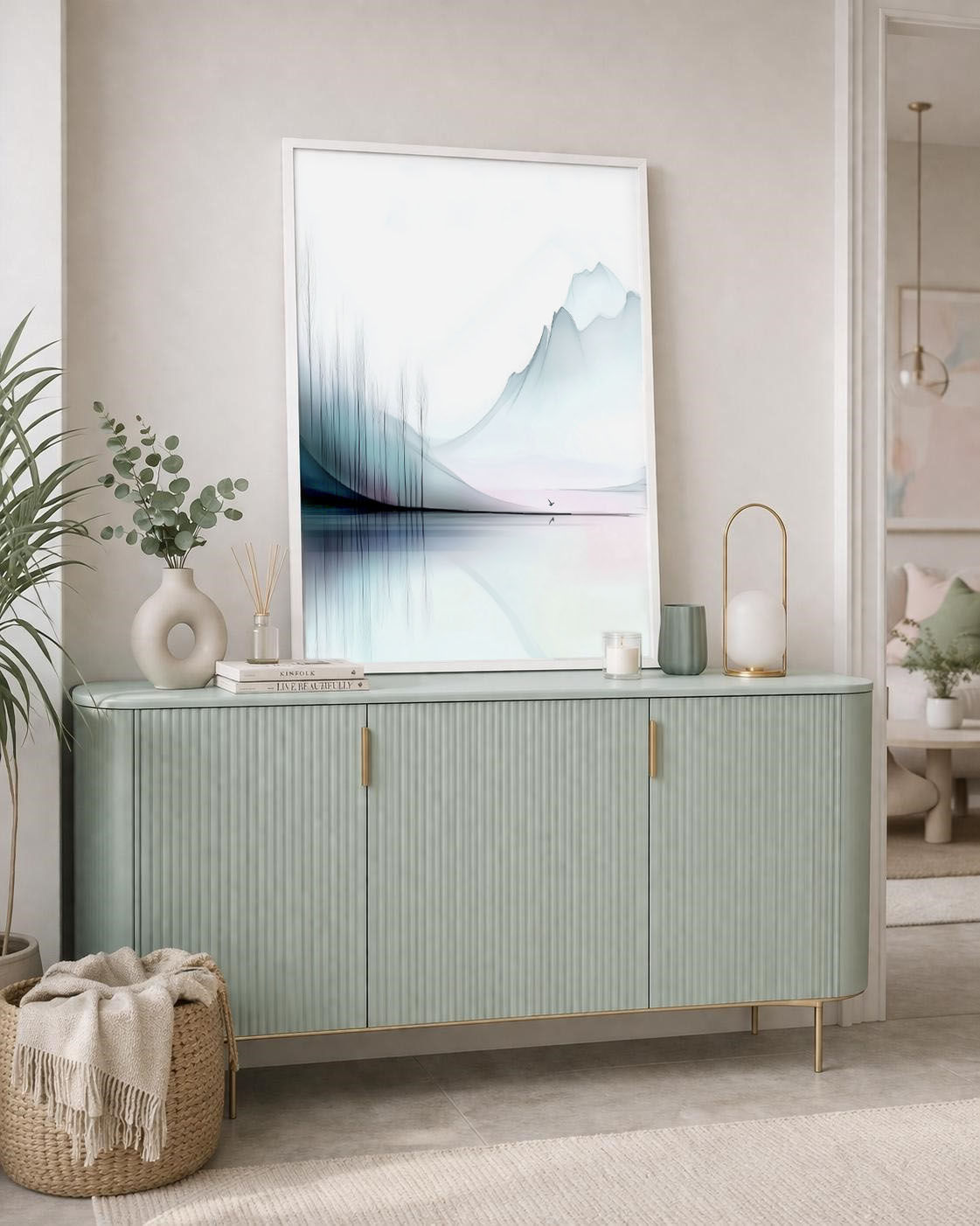 תמונת נוף מינימליסטי עם הרים ערפיליים והשתקפות הנוף השליו בעונת הסתיו. שקט נקי ומרגיע לכל חלל בבית ובמשרד.