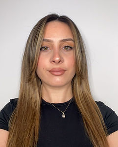 Esta, Makeup Artist