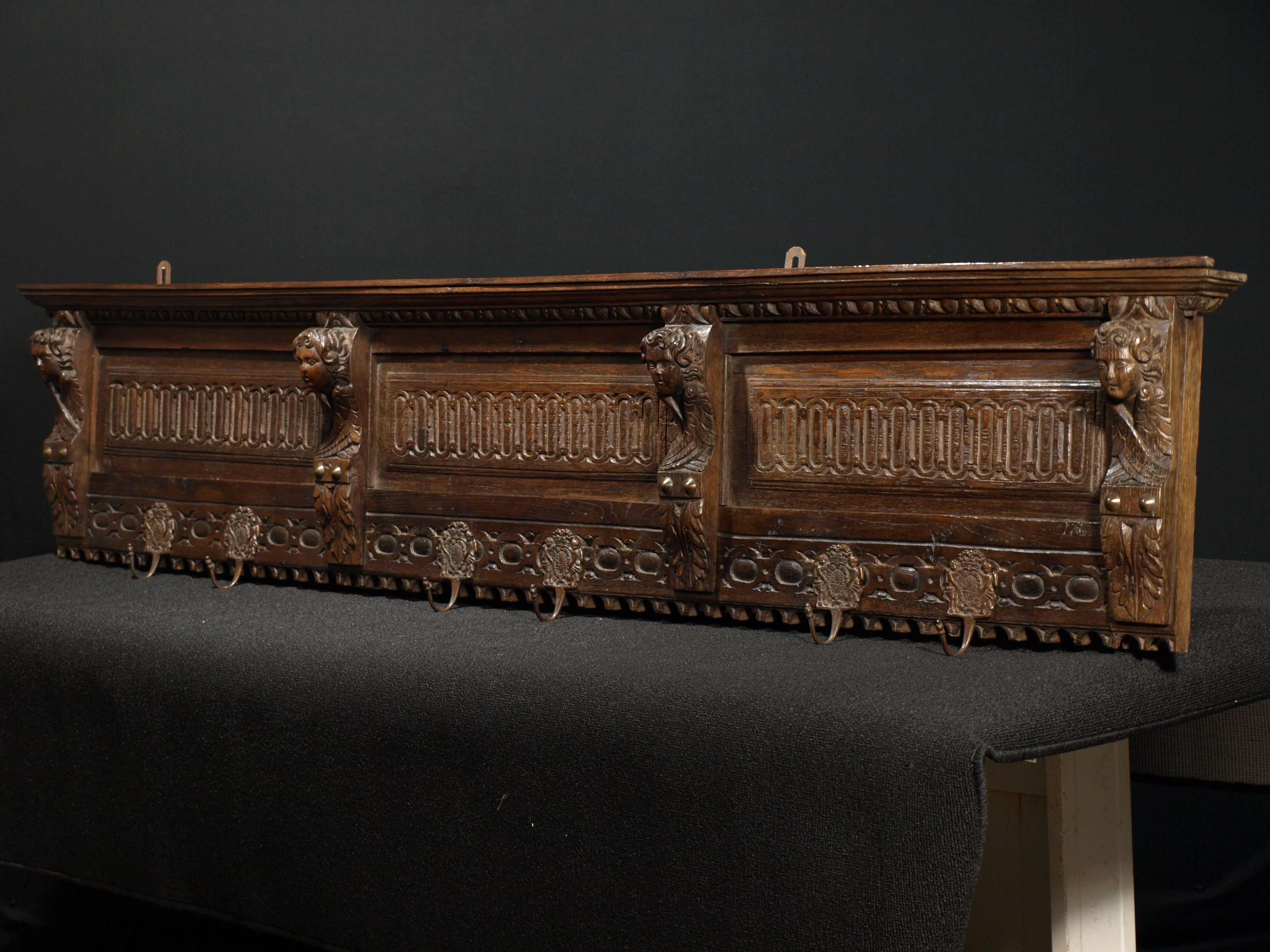 A Flemish oak coat rack, 17th century (G41)