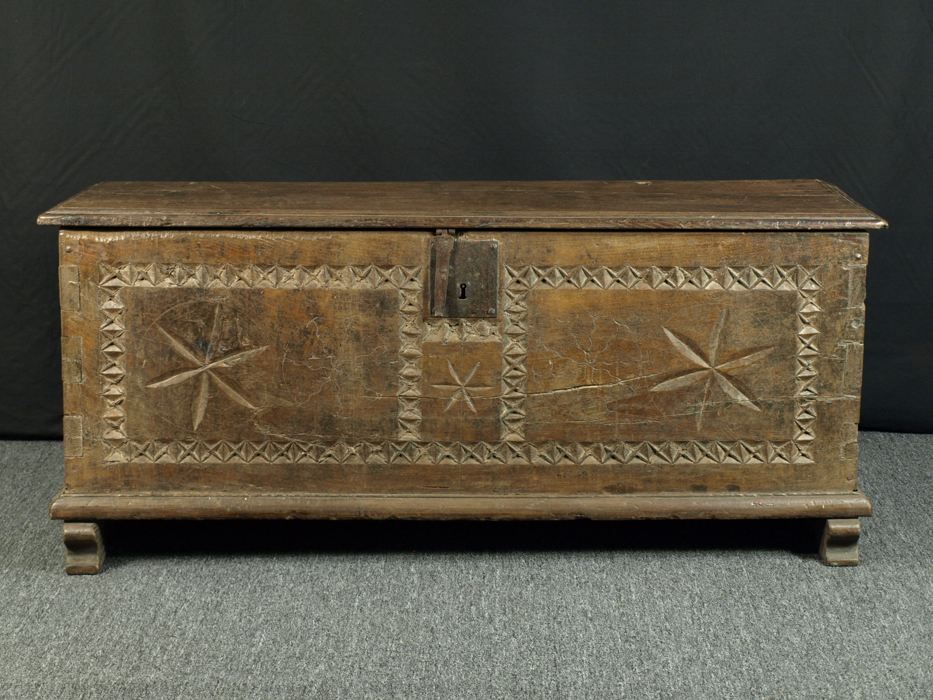 A Spanish chest, 17th century  (P04)