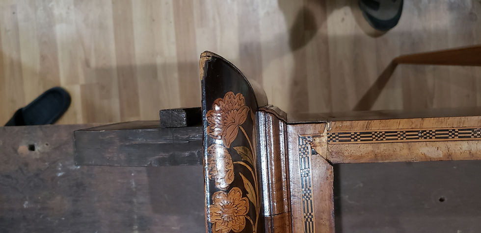 Thumbnail: An English floral marquetry longcase clock, Benj. Merriman, late 17th c. (Y02)