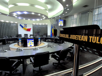 Caso de Éxito: Democracia para Todos – El Consejo del Condado de Tulcea transmite sus reuniones con AREC