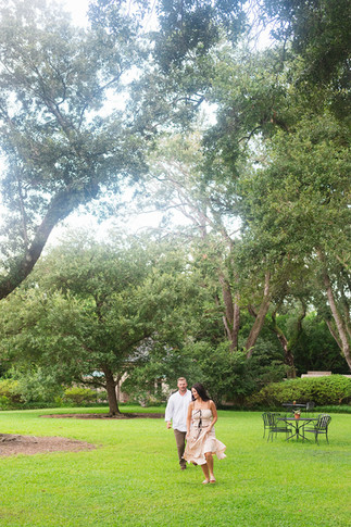 New Orleans timeless engagement session at Longue Vue House and Garden taken by Sierra Beaulieu New Orleans Wedding Photographer