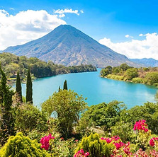 lac atitlan vu d'en haut au Guatemala