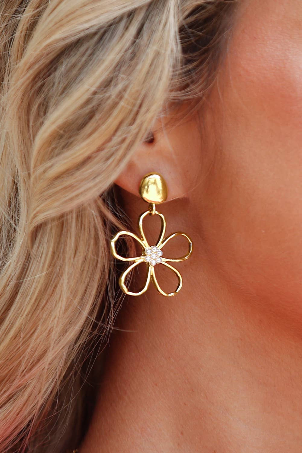 LDC Vintage Cut Out Flower Pearl Decor Stud Earrings