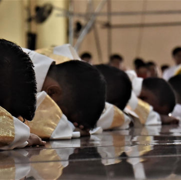 Archbishop to new priests: Be servants, reject careerism