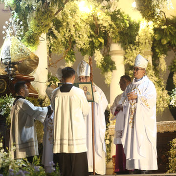 Bicol’s Inâ draws devotees during Traslacion