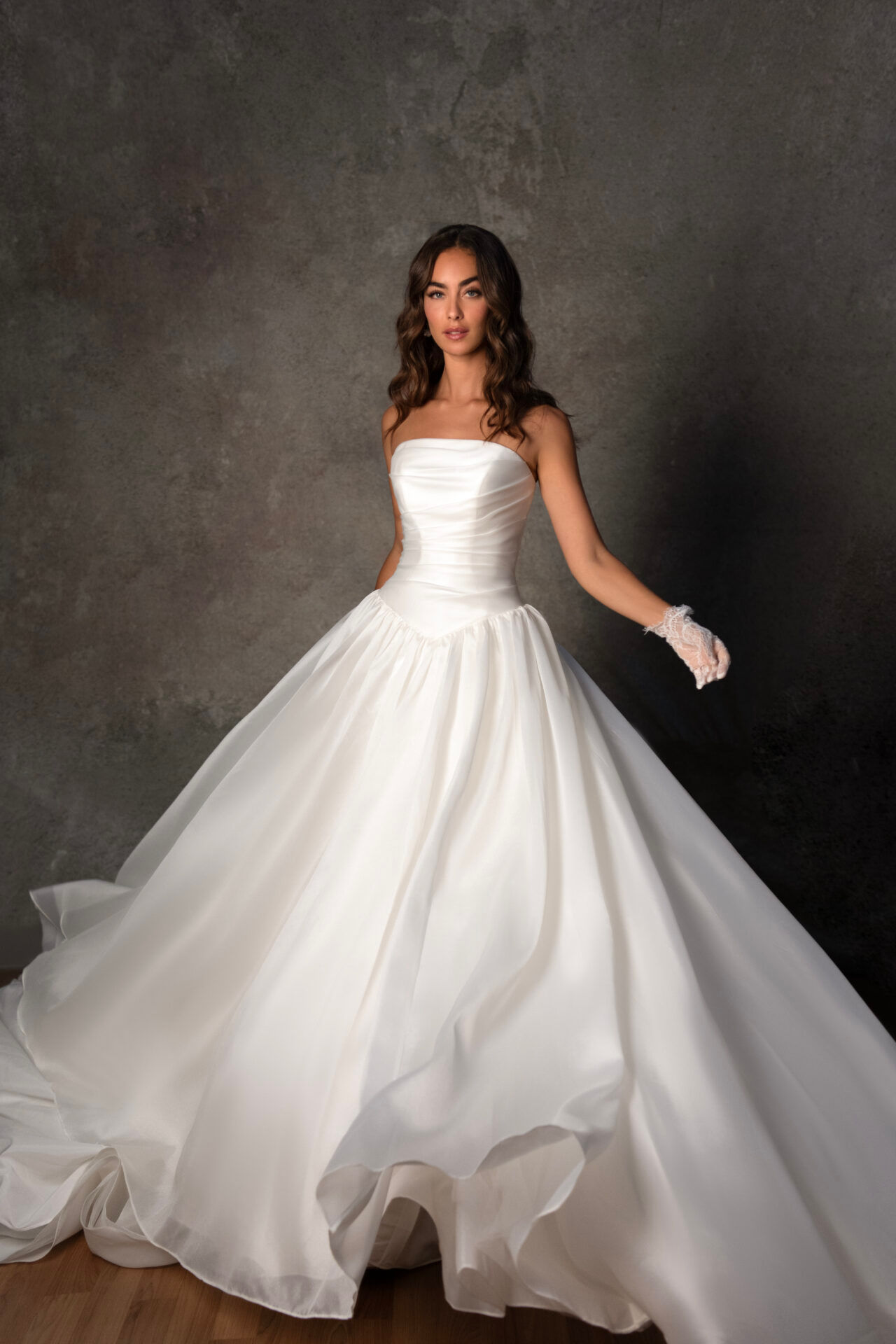 Essense of Australia - D4454, size 12 ($2500-$2700)