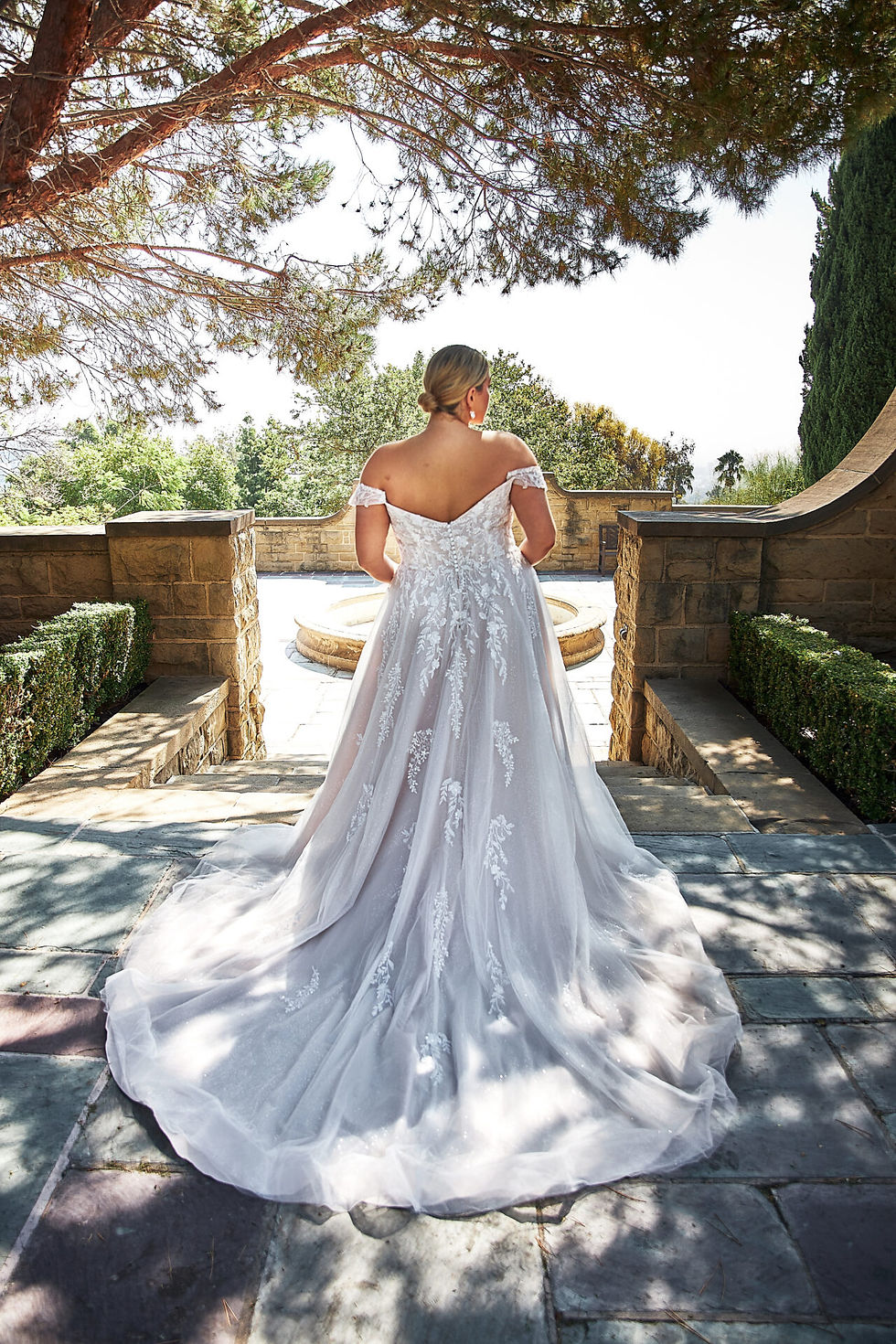 Thumbnail: Essense of Australia - D4098, size 22 ($2400-$2600)