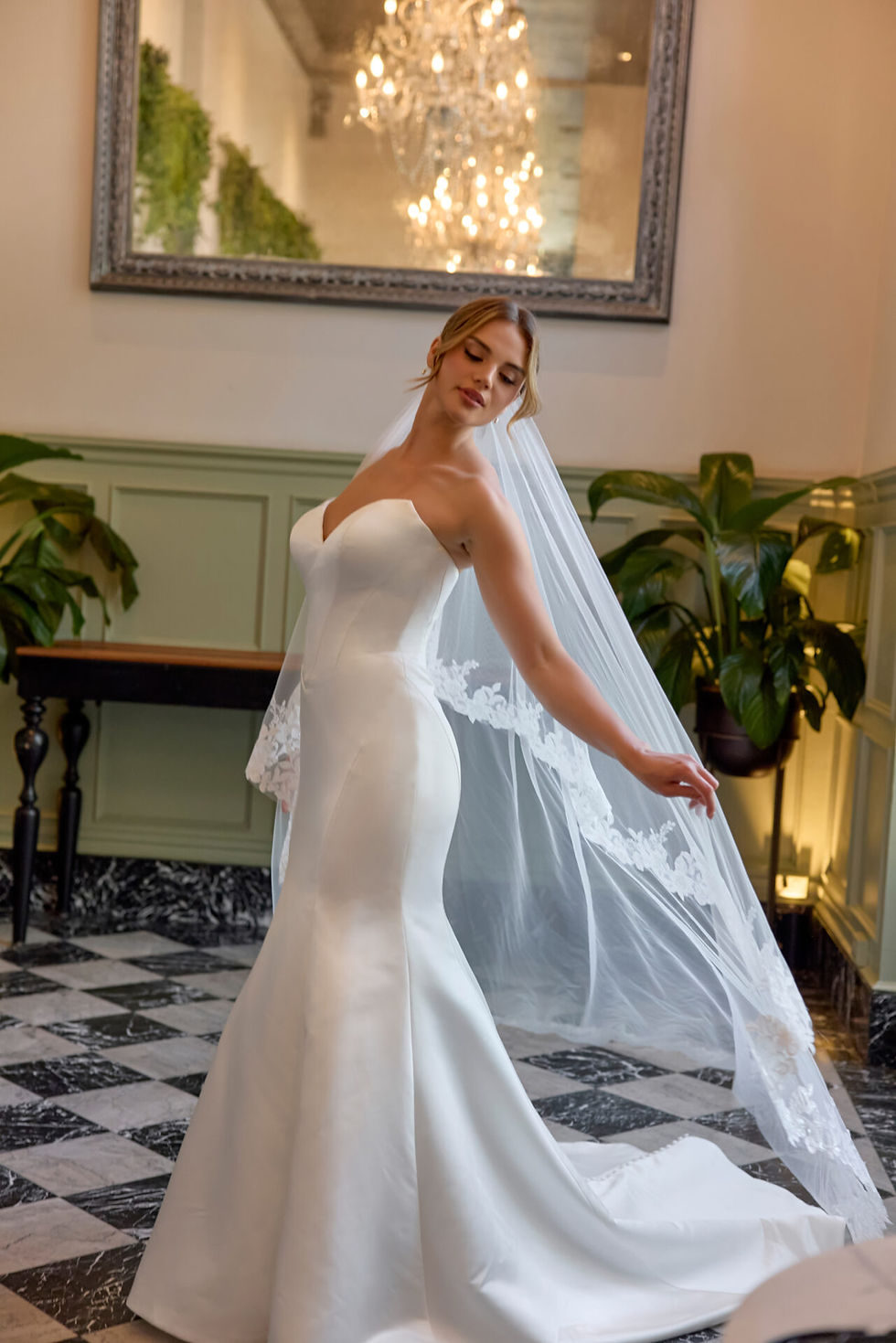 Thumbnail: Essense of Australia - D4369 ($1800-$2000)