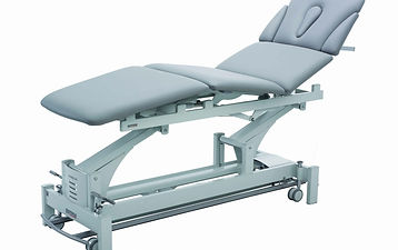 table de massage électrique Advanced series Gymna, Quadroflex, 4 plateaux mobiles, accoudoirs réglables, table de massage de qualité, en Suisse, vevey, robuste, modulable, ostéo, élégante, couleur à choix, hauteur variable, piston hydraulique, roues