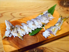 長良川の鮎の熟(な)れ寿司