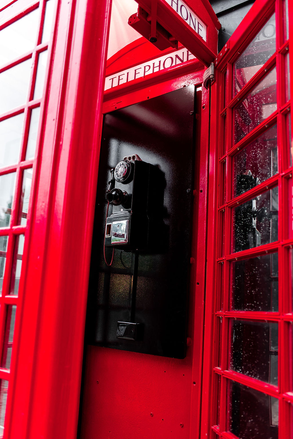 Cigars, Chemistry & Slow Conversation at Red Phone Booth: An Intimate Atlanta Night
