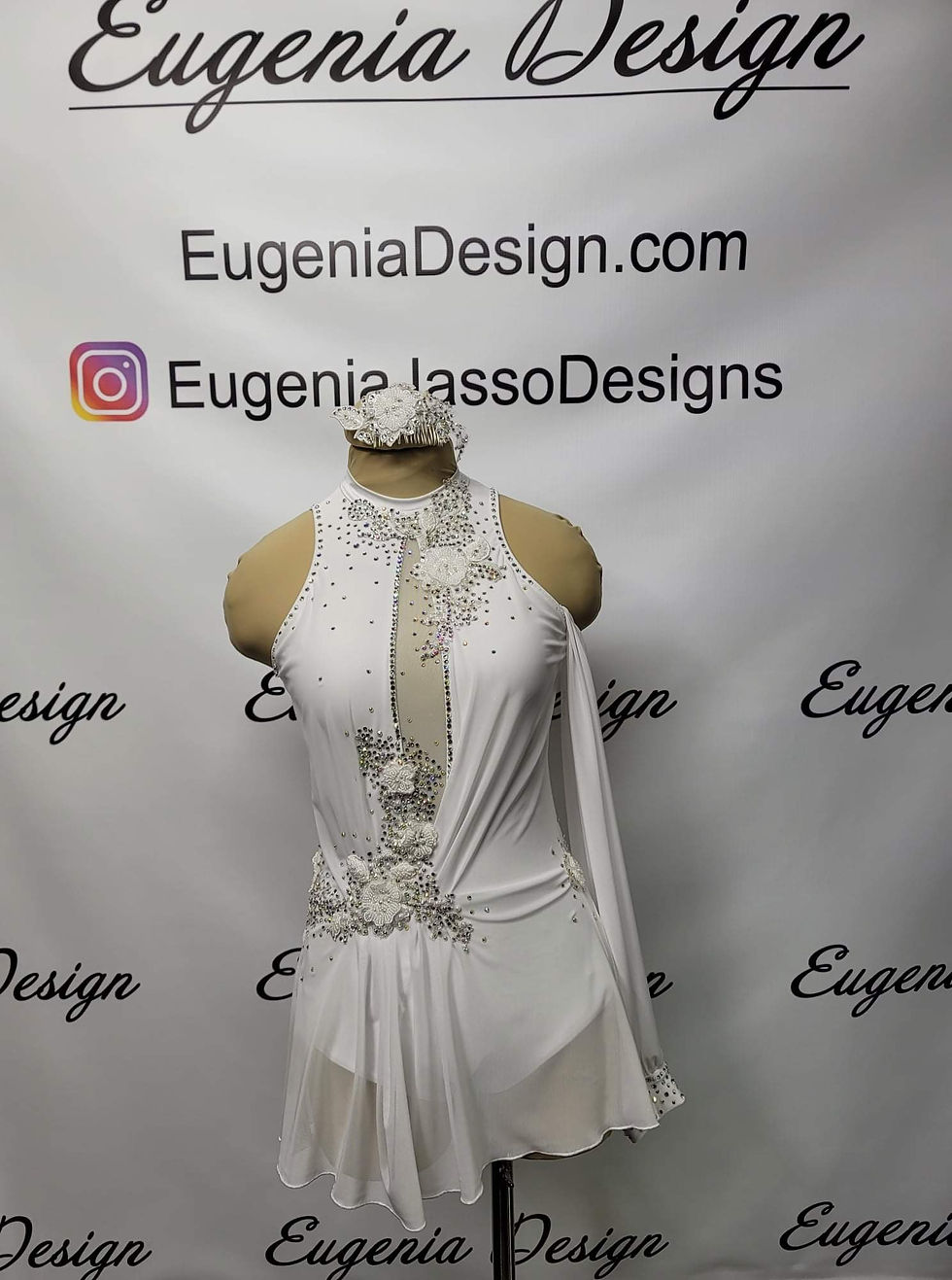 Thumbnail: Stunning White costume in Adult Medium