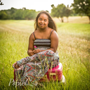 Specialized photographic training for getting best results in photo sessions with children with disabilities.