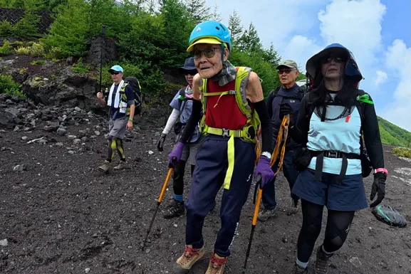 Kokichi Akuzawa summiting Mount Fuji at age 102