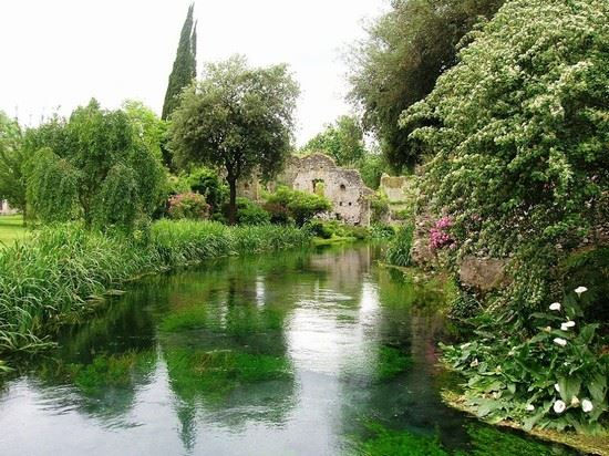 Thumbnail: Art & Amusement in the gardens of South Italy
