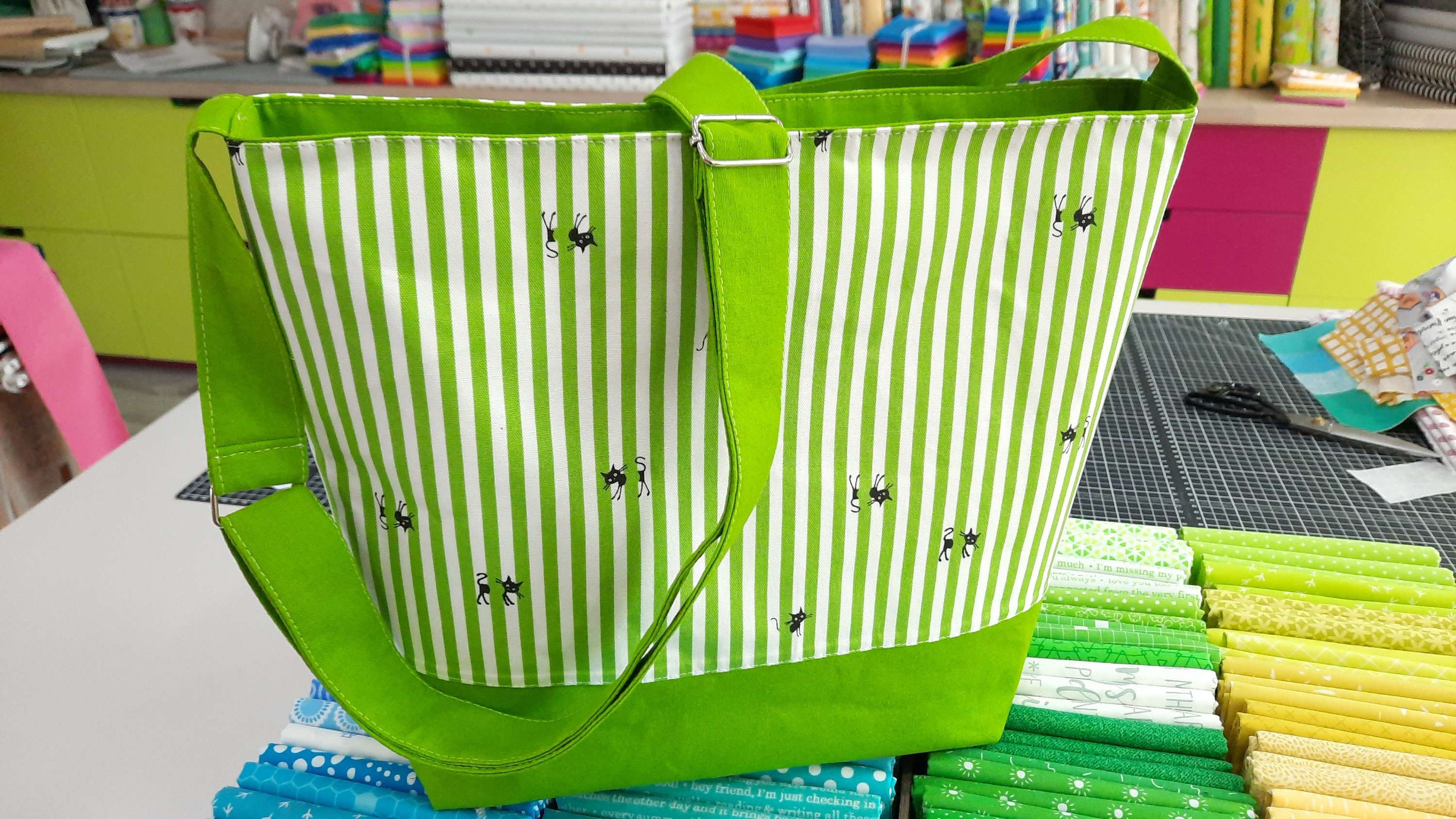 skulderveske medium striper limegrønn