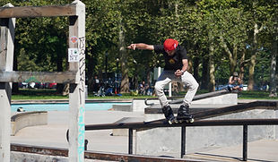 Aggressive inline skater 