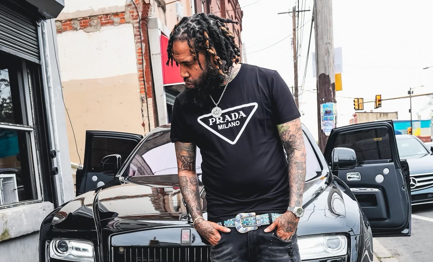 Tone Trump standing in front of RR