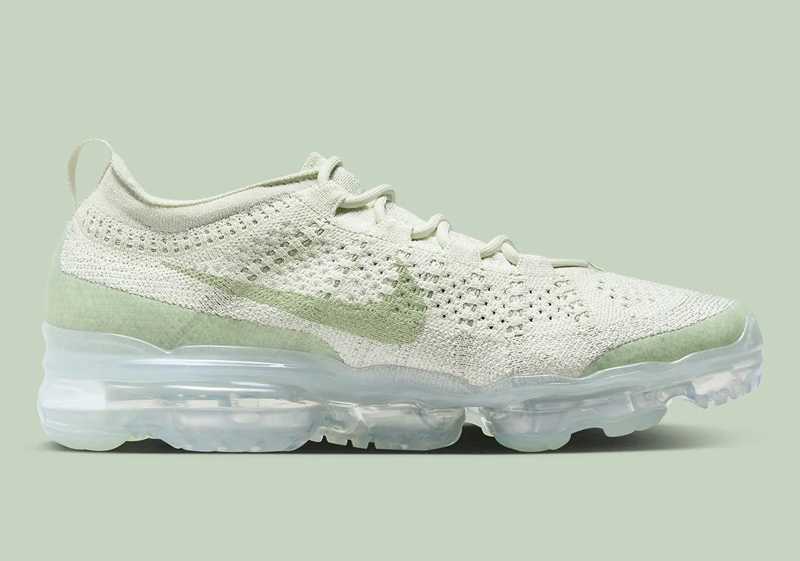 Side view Nike Vapormax 2023 Enamel Green