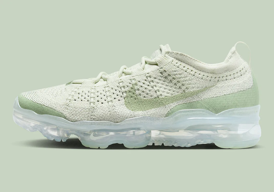 Side view Nike Vapormax 2023 Enamel Green