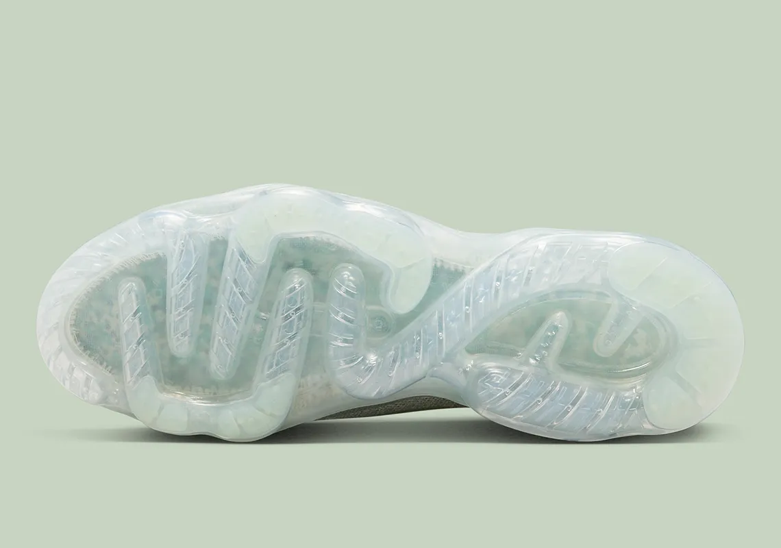 Bottom view Nike Vapormax 2023 Enamel Green