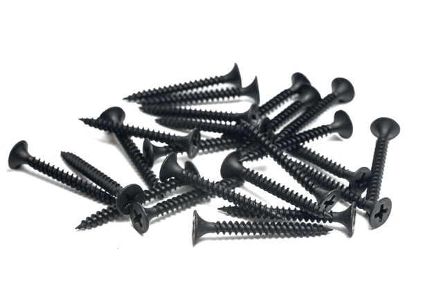 Deep-black passivated zinc screws coated with HESSOPAS® Black 100, a chrome-6-free black passivation process for zinc coatings providing uniform coloration and reliable performance at room temperature.