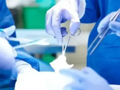 Le dejaron una gasa en el cuerpo y ahora la deben indemnizar