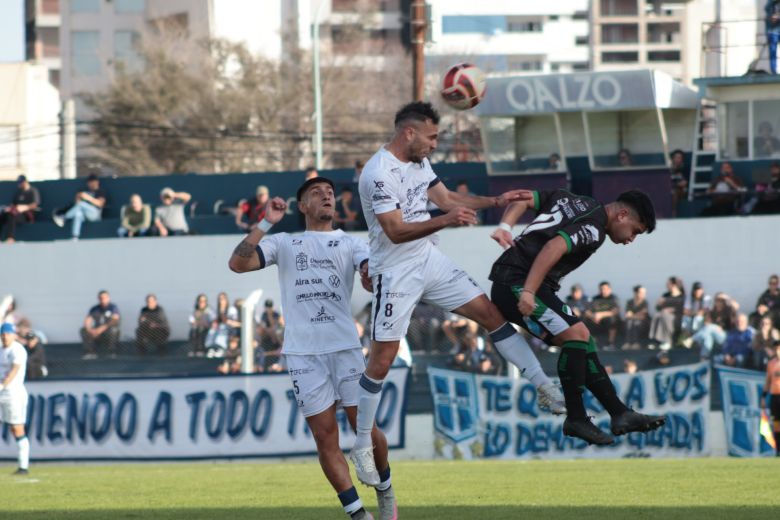 Villa Mitre metió primera en Córdoba