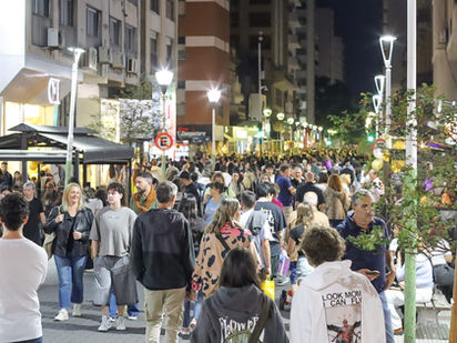 “Plaza Viva” y “La Noche del Centro” miles de familias presntes en el festejo por el 198° aniversario de Bahía Blanca