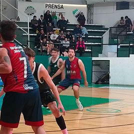 Villa Mitre cayó con el último... y en casa