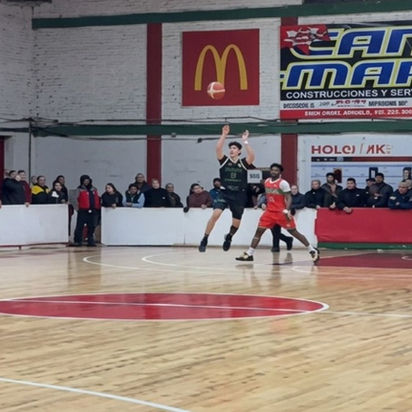 Con un triple increíble, Villa Mitre sumó la tercera