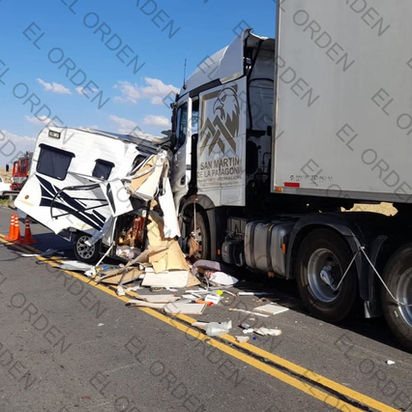 Se desprendió una casilla y provocó un choque en la Ruta 51
