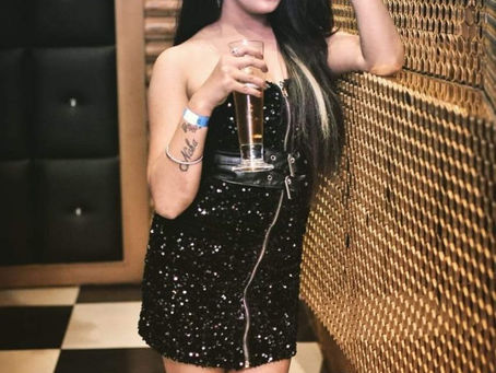 Sit on lush green lakeside with lady of New Delhi escort service