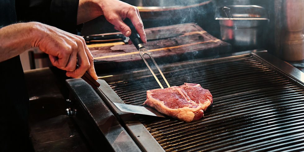 Carne de Los Pedroches sobre nuestra parrilla de piedras volcánicas