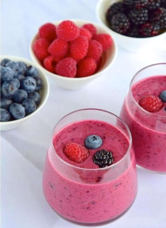 Smoothie Rafraîchissant aux Fruits Rouges.