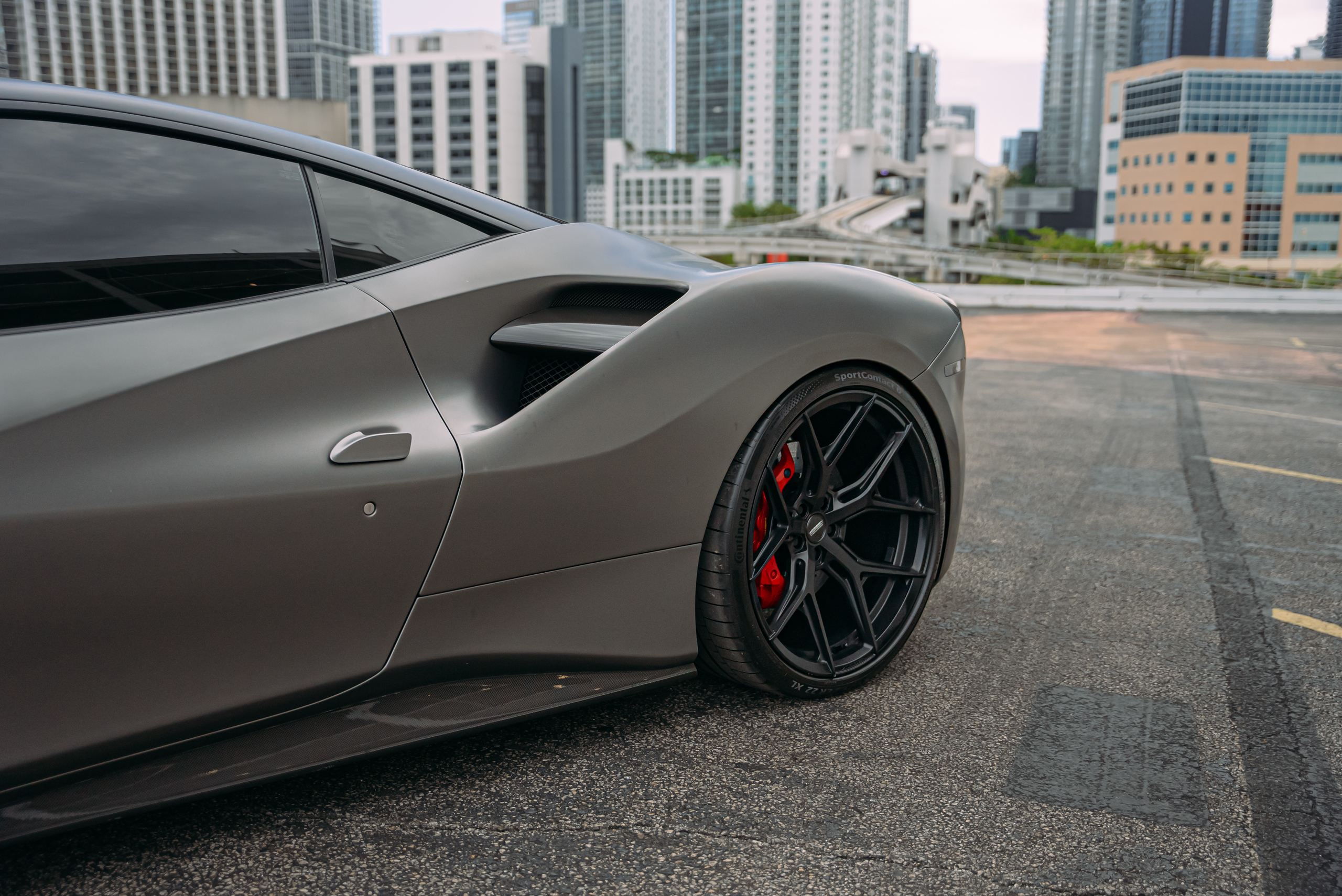 2018 Ferrari 488 GTB, view 2