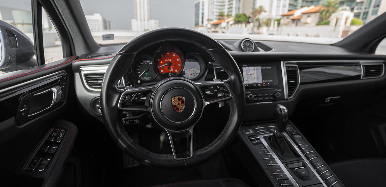 2017 Porsche Macan GTS, view 2