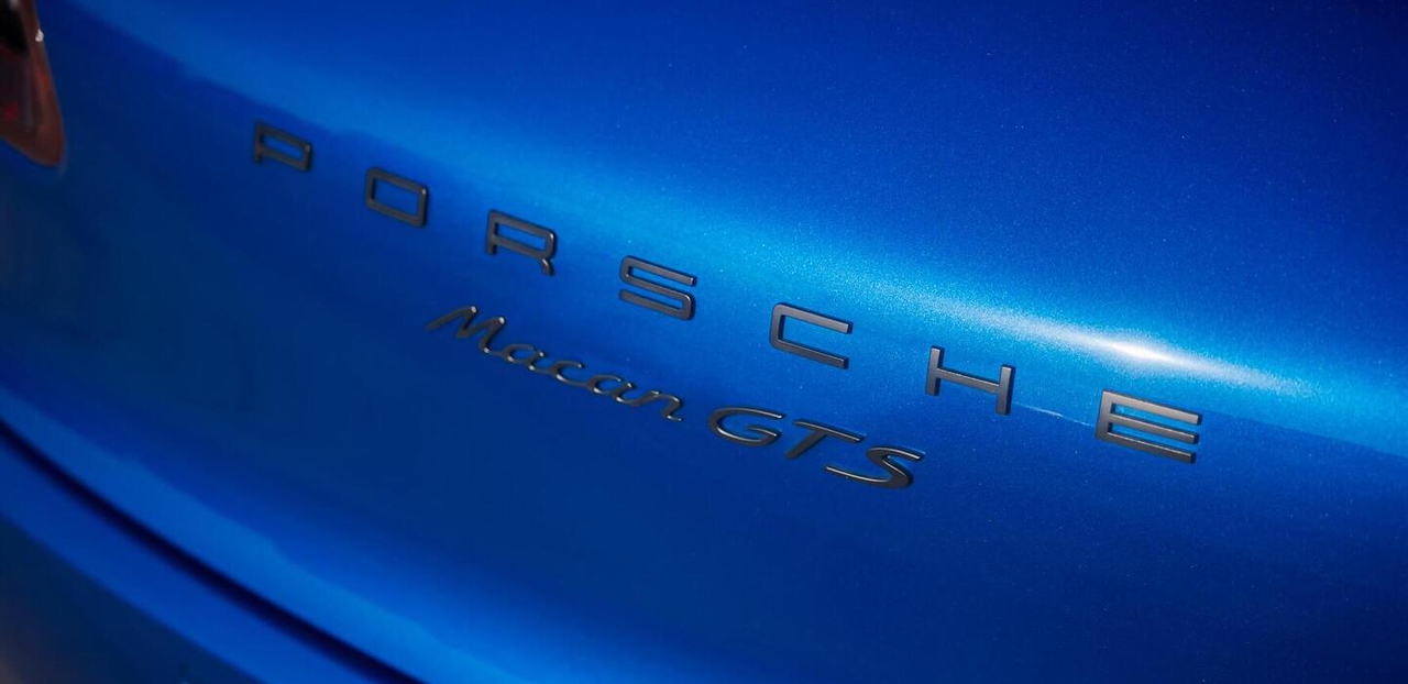 2017 Porsche Macan GTS, view 3