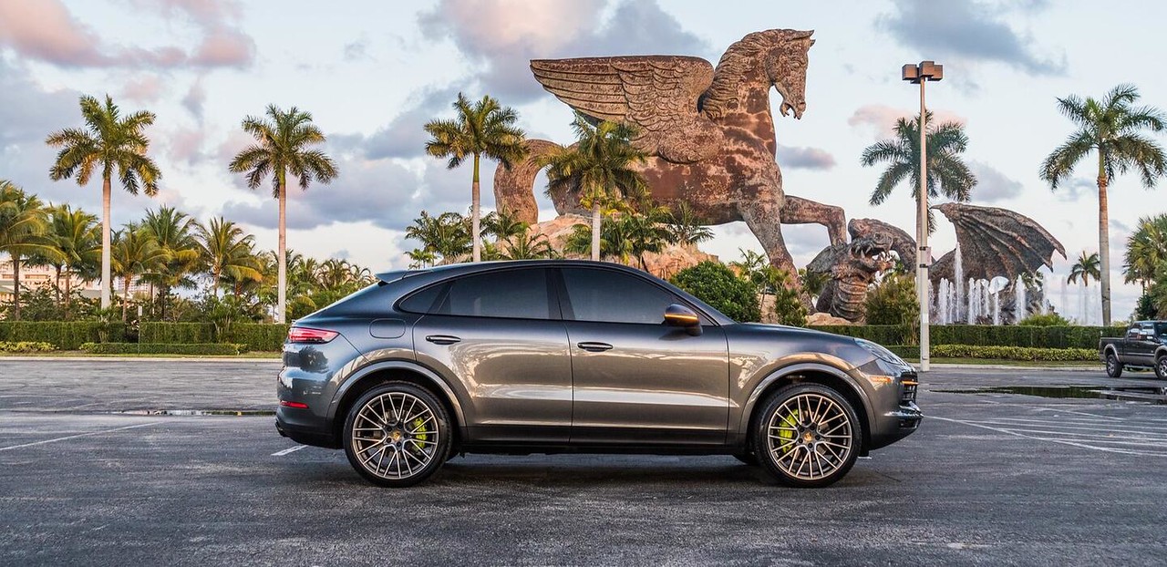 2020 Porsche Cayenne Hybrid, view 2