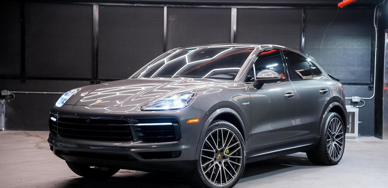 2020 Porsche Cayenne Hybrid, view 4