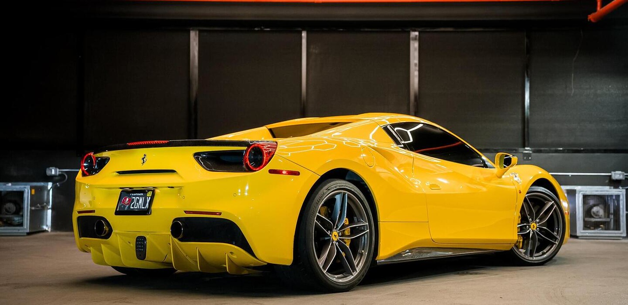 Ferrari 488 Spider, view 3